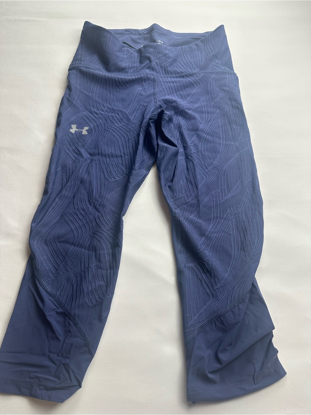 Under Armour Deep Navy Patterned Capris. Size L